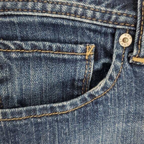 Gap denim mini skirt, size 10. 5 pockets. Wear any place skirt. Mini fun - Picture 3 of 8